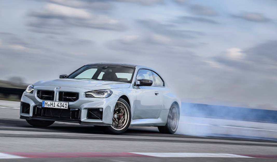 2026 BMW M2 CS’ye ilk bakış: Fiyat ve performansı uçtu! Manuel sevenleri ise üzecek 4